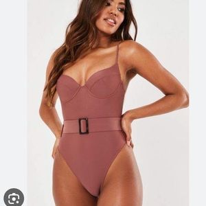 NWT Misguided one piece with tortoise belt in a mocha size 8